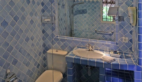 Habitación superior con 2 camas individuales, baño privado (CDS)