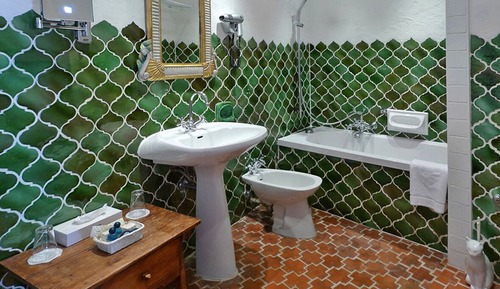 Habitación triple superior, baño privado (CTS)