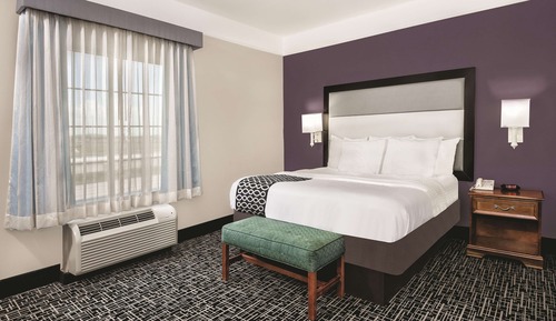 Suite, 1 cama de matrimonio grande, no fumadores (Mobility Accessible, Two-Room)