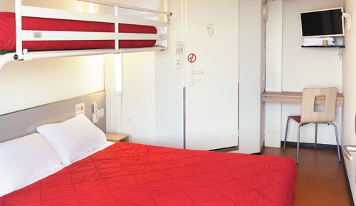 Habitación estándar, varias camas (1 Double and 1 Single bed)