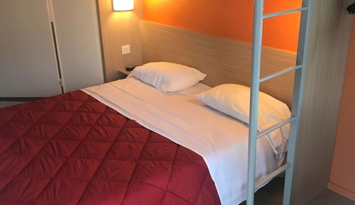 Habitación estándar, varias camas (1 Double and 1 Single bed)