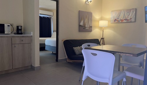 Habitación familiar (2nd floor no elevator, stairs only)