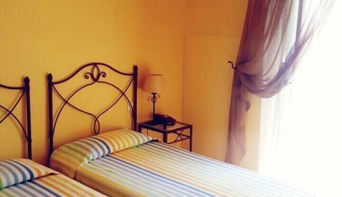 Habitación estándar con 1 cama doble o 2 individuales