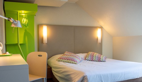 Habitación, varias camas