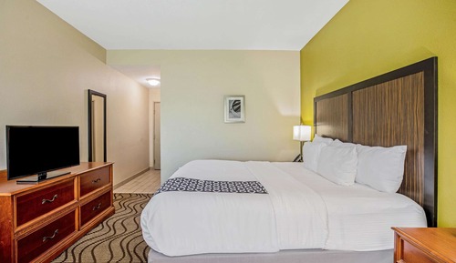 Suite Deluxe, 1 cama de matrimonio grande, no fumadores (Mobility,Hearing,Tub w/Grab Bars)