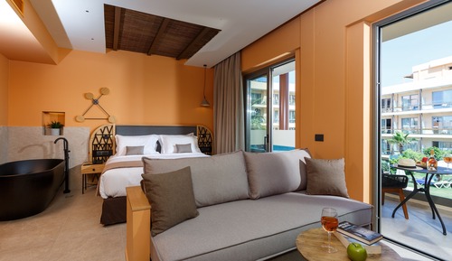 Romantic Deluxe Suite with Jacuzzi