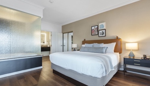 Suite, 1 cama de matrimonio grande con sofá cama, patio, vistas a la bahía