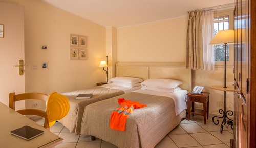 Habitación básica con 1 cama doble o 2 individuales