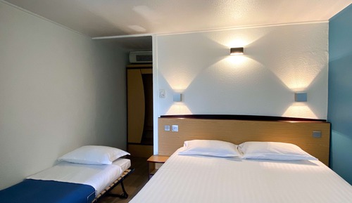 Habitación estándar, varias camas (with double bed & extra bed)