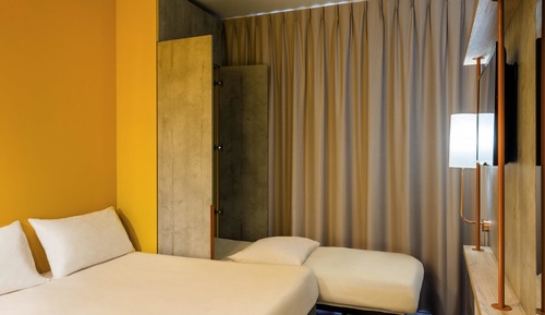 Habitación doble, varias camas