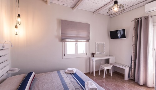 Habitación doble superior, vistas parciales al mar