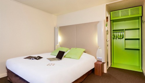 Habitación, varias camas
