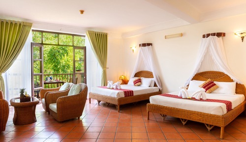 Habitación cuádruple, vistas a la piscina
