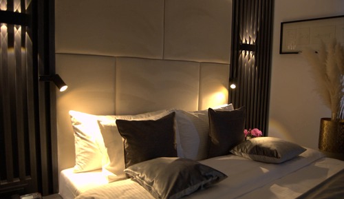 Suite junior (1 wine bottle,-10% in nearby RSTRNT)