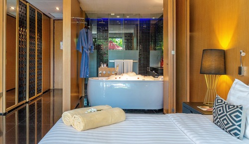 Habitación Deluxe, 1 cama de matrimonio grande (Jet Tub)