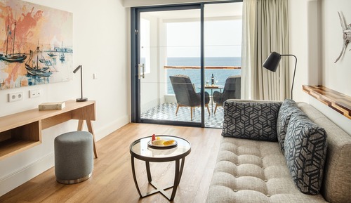 Junior Suite, vistas al mar, en una planta alta (2 adultos)