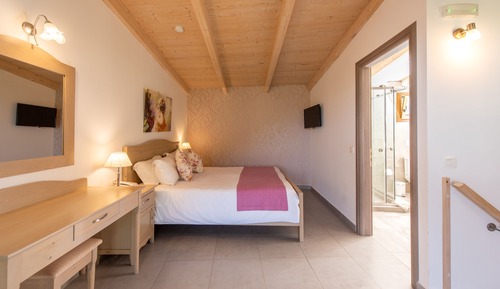 Deluxe Family Suite 