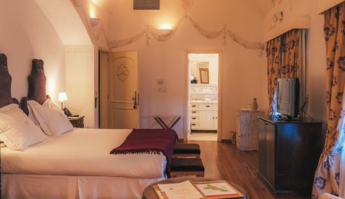 Suite junior, varias camas, baño privado