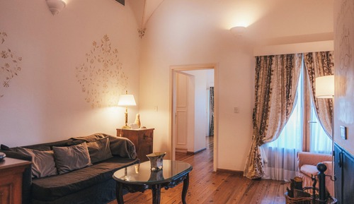 Suite, 1 cama de matrimonio grande con sofá cama, baño privado