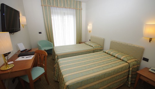Habitación superior con 1 cama doble o 2 individuales