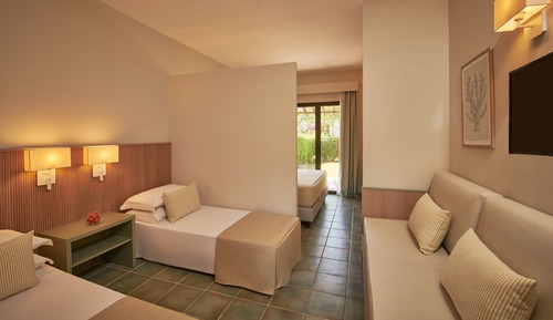 Habitación familiar, vistas al jardín