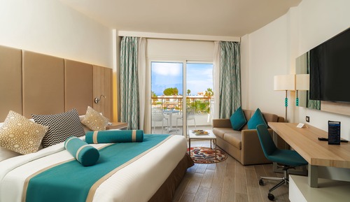 Habitación superior, vistas parciales al mar