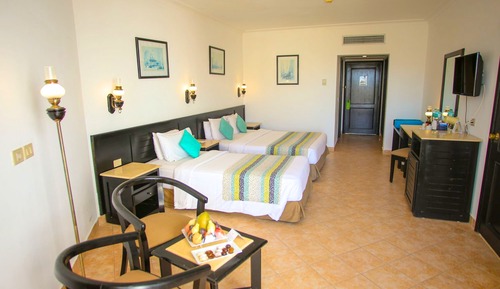 Habitación familiar, vistas parciales al mar
