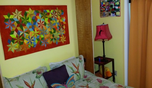 Estudio, 1 cama de matrimonio, cocina, en la zona del jardín