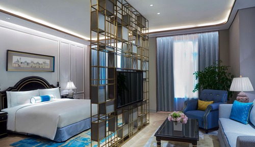 Executive Deluxe Business Suite Room