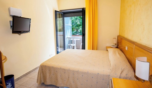 Habitación económica, 1 cama de matrimonio, baño privado, vistas a la montaña