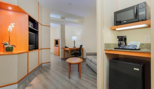 Estudio, 1 cama de matrimonio grande con sofá cama