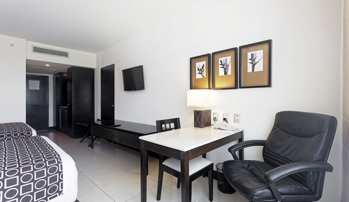Suite junior, 2 camas de matrimonio (Crowne)