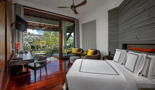 Pearl Bed Suite