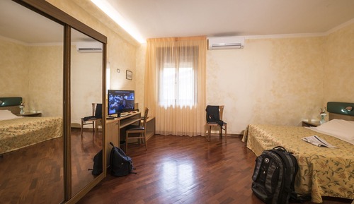 Habitación triple clásica