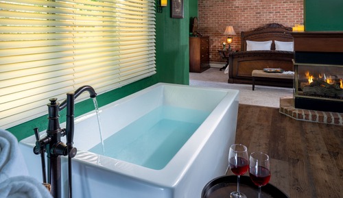 Carriage House Suite