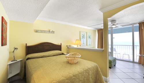 Estudio, 1 cama de matrimonio y 1 sofá cama, frente a la playa