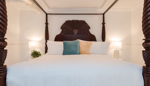 Devereux Suite - Grand/Former Wine Cellar/No Windows