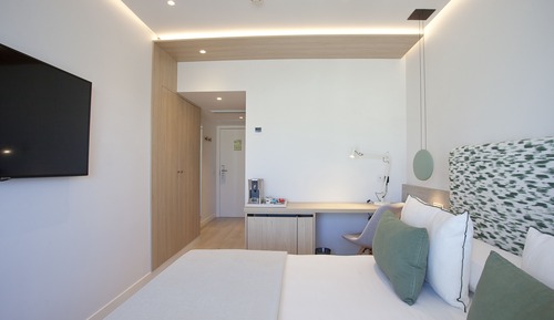 Habitación doble, vistas parciales al mar