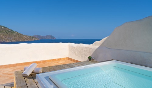 Habitación doble superior, bañera de hidromasaje, vistas al mar