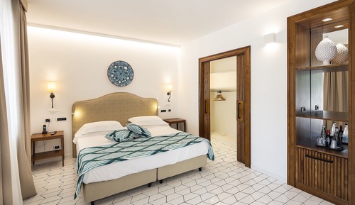 Habitación Premier, terraza, vistas parciales al mar