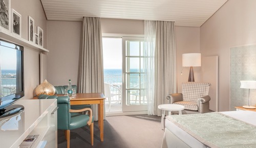 Habitación básica con 1 cama doble o 2 individuales, balcón, vistas al mar