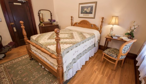 Habitación familiar, 2 habitaciones, baño privado (Queen Two Bedroom Suite)