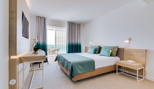 Habitación triple, balcón, vistas al mar