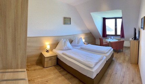 Habitación doble, 1 cama de matrimonio grande, vistas a la ciudad