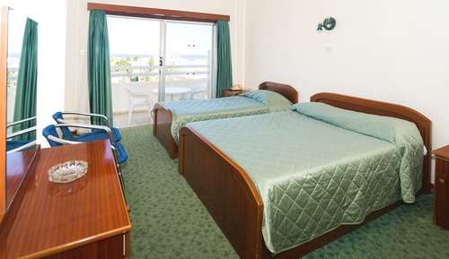 Habitación familiar (2 Adults + 1 Child)