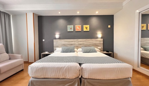 Habitación triple (2 Adults + 1 Child)