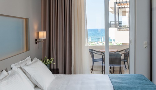 Suite, vistas parciales al mar