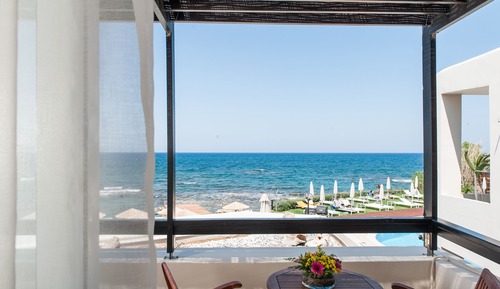 Estudio, vistas al mar