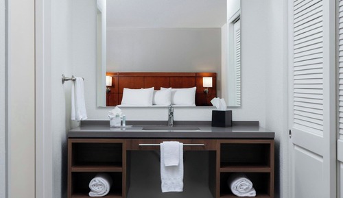 Habitación, 1 cama de matrimonio grande, no fumadores (Mobility/Hearing Accessible, Tub)