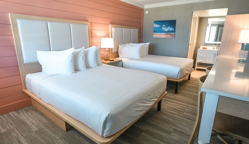 Queen Queen Suite Seaside Court